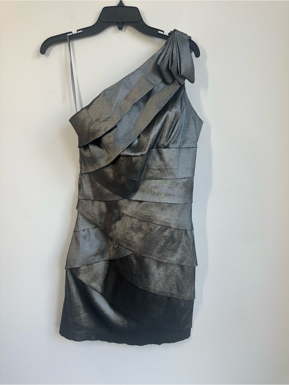 May Queen Couture Metallic One Shoulder Tiered Cocktail Dress Small
